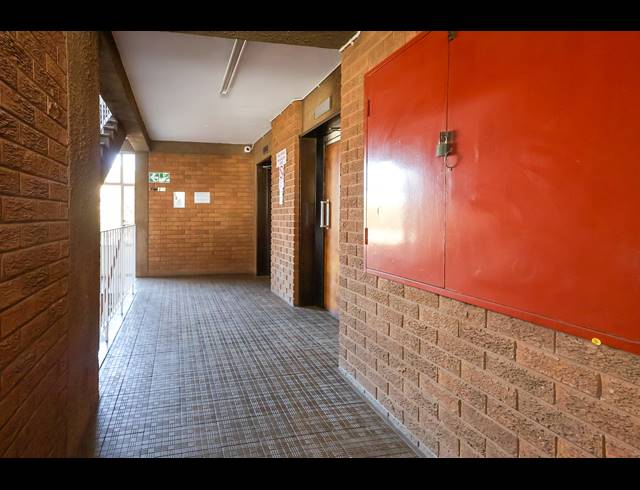 1.5 BEDROOM APARTMENT FOR SALE IN WEAVIND PARK